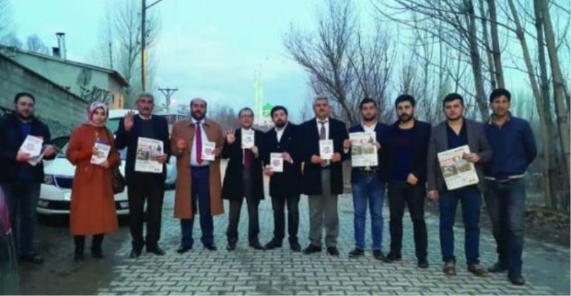 Edremit Akparti ilçe teşkilatı evet gazetesi dağıttı