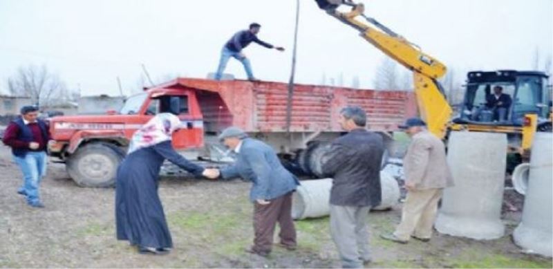 Erciş Belediyesi asfalt, stabilize ve parke taşı çalışmalarına hız verdi