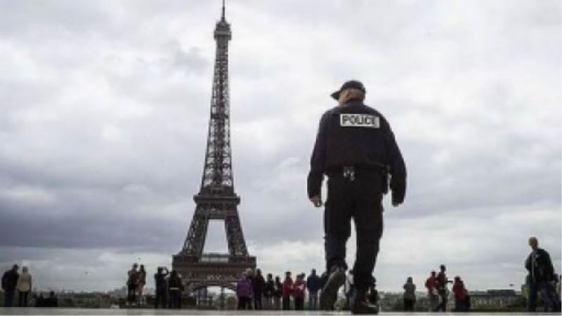 Fransa Müslüman azınlığa baskı yapıyor
