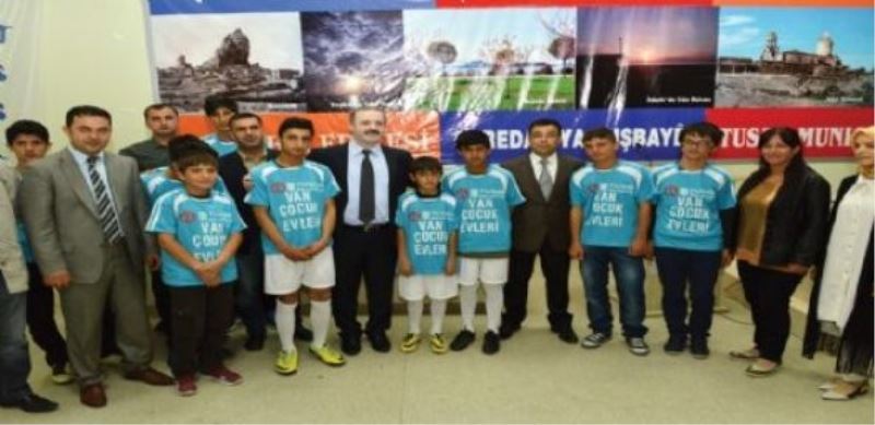 Futbol takımındaki çocuklara belediye desteği…