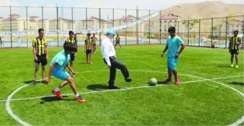 Tuşba Belediyesi’nde yaz spor okulları başlatıldı