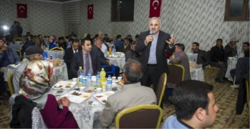 Vali Zorluoğlu, Saray’da vatandaşlarla iftar açtı