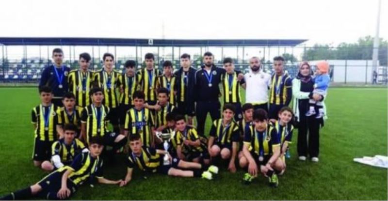 Van Fenerbahçe futbol okulu yine şampiyon