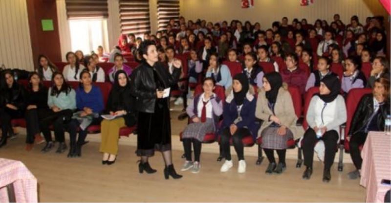 Yazar Altan Başkale’de öğrencilerle buluştu