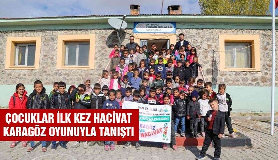 Çocuklar ilk kez Hacivat-Karagöz oyunuyla tanıştı