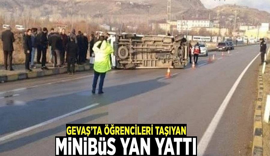 Gevaş’ta öğrencileri taşıyan minibüs yan yattı