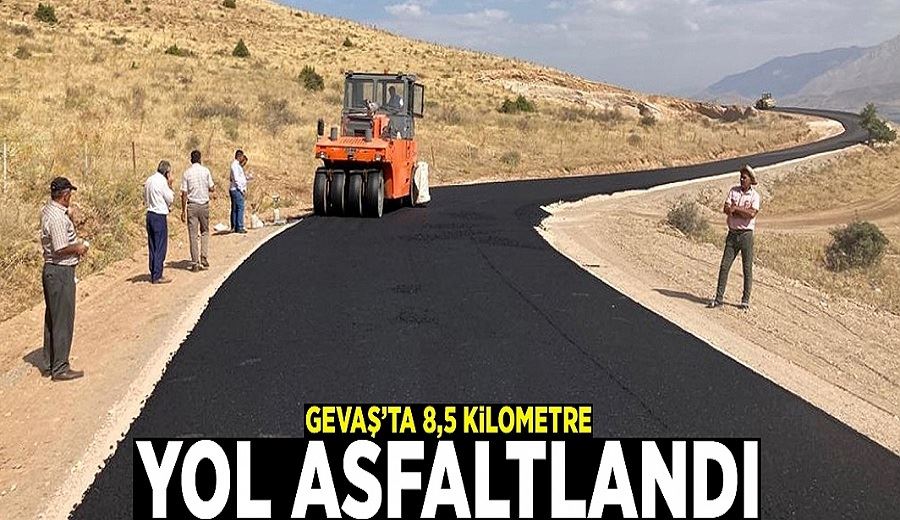 Gevaş’ta 8,5 kilometre yol asfaltlandı