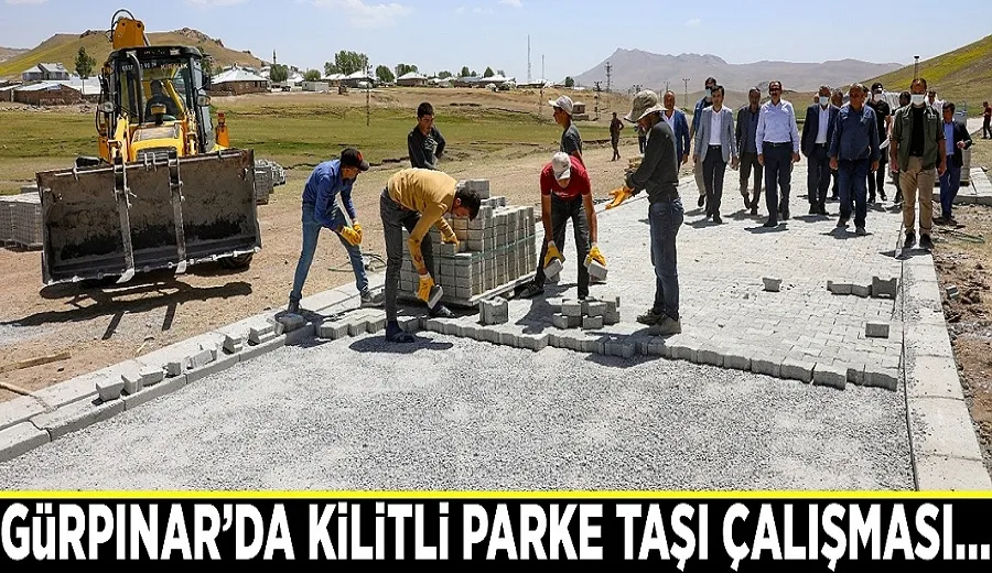 Gürpınar’da kilitli parke taşı çalışması…