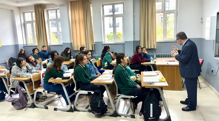 İpekyolu Müftüsü Tavlaşoğlu, Atatürk Anadolu Lisesi’nde Derse Girdi