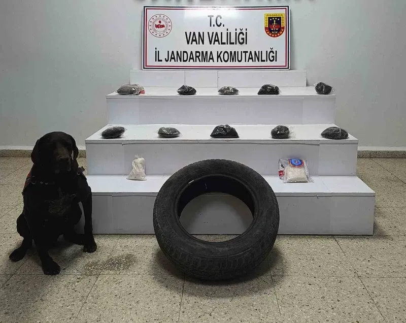 Van’da otomobil lastiğinde 6 kilo uyuşturucu ele geçirildi