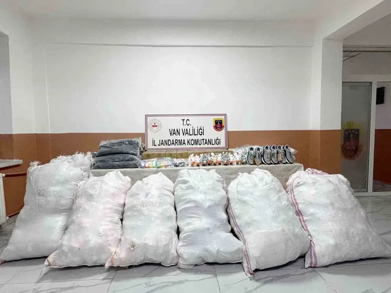 Başkale’de 4 milyon 163 bin TL değerinde kaçak malzeme ele geçirildi