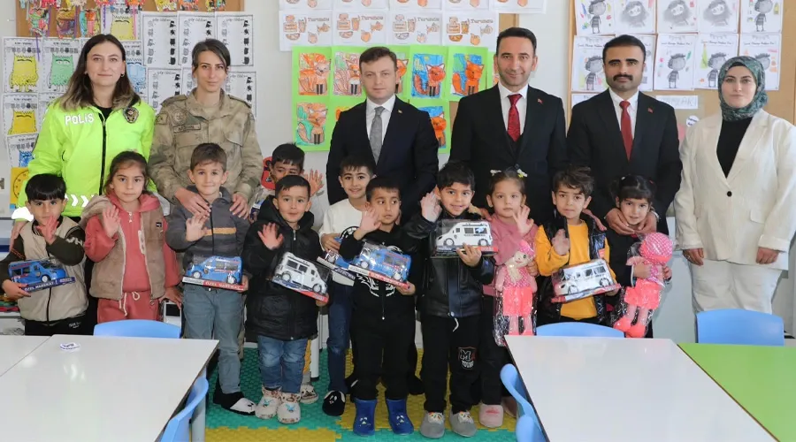 Başkale Kaymakamı Serdar Erdoğan, Atatürk İlkokulu ve Ortaokulu