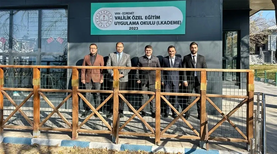 Edremit Kaymakamı Özdemir, Özel Eğitim Öğrencileri ile Bir Araya Geldi