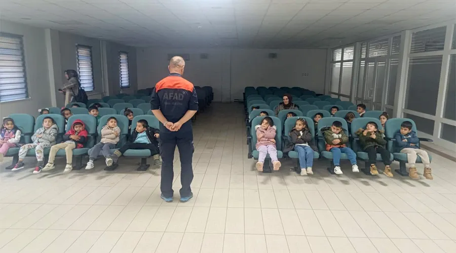 Van AFAD, Minik Kalplerde Afet Bilinci Oluşturuyor: Anaokulundan Ortaokula Eğitim Seferberliği