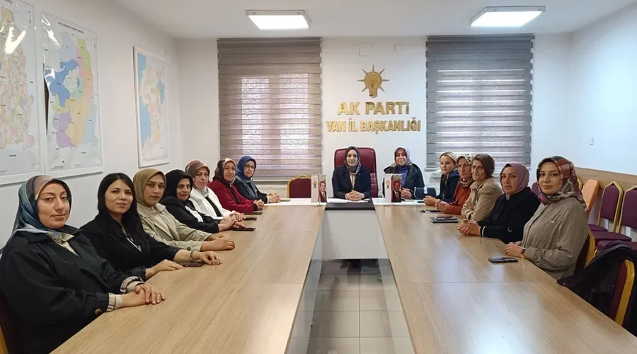 AK Parti Van Kadın Kolları, Yol Haritasını Belirlemek İçin İstişare Toplantısı Yaptı