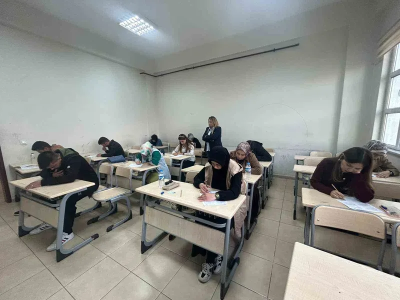 Vanlı öğrenciler ve yetişkinler kitap okuma yarışmasında buluştu