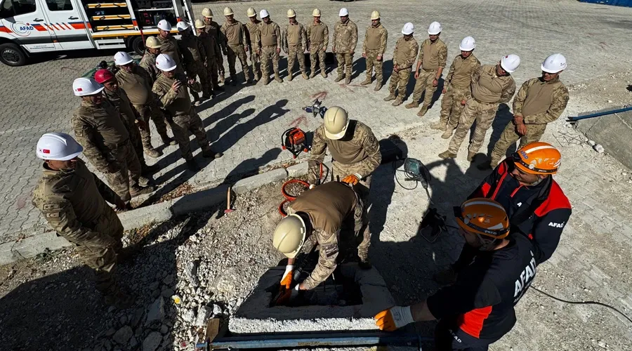 AFAD Van, Jandarma Komandolarına 5 Günlük Yoğun Eğitimle Afetlere Hazırlıyor