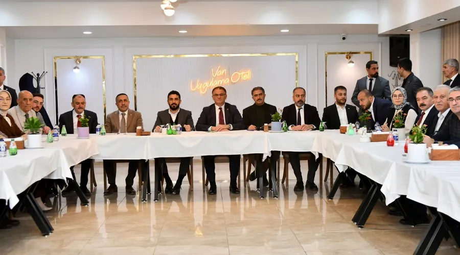 Vali Ozan Balcı Başkanlığında Van'da Eğitim Seferberliği Toplantısı: TÜGVA, YYÜ ve Platform Bileşenleri Bir Araya Geldi