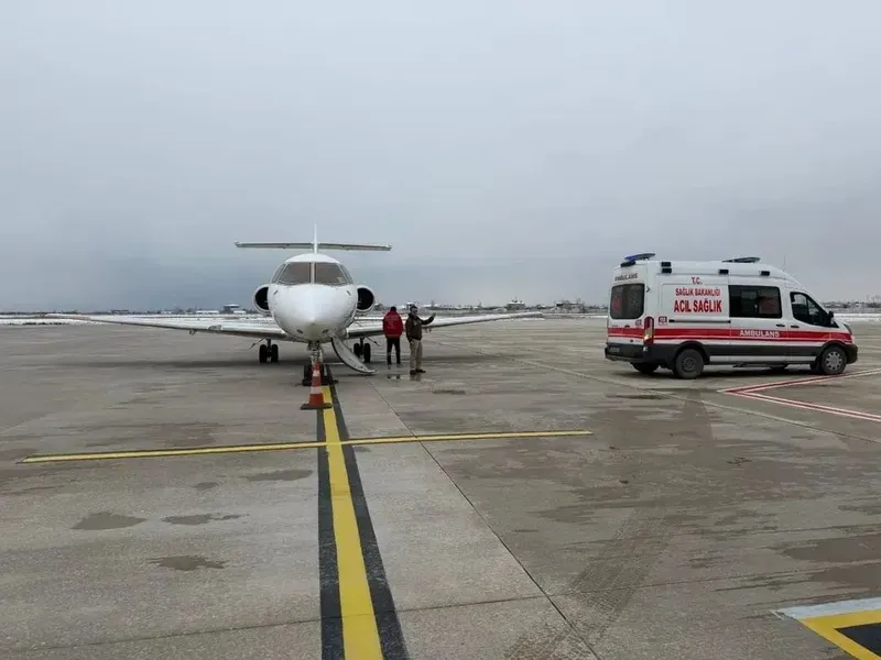 Yenidoğan bebek uçak ambulansla Konya’ya sevk edildi