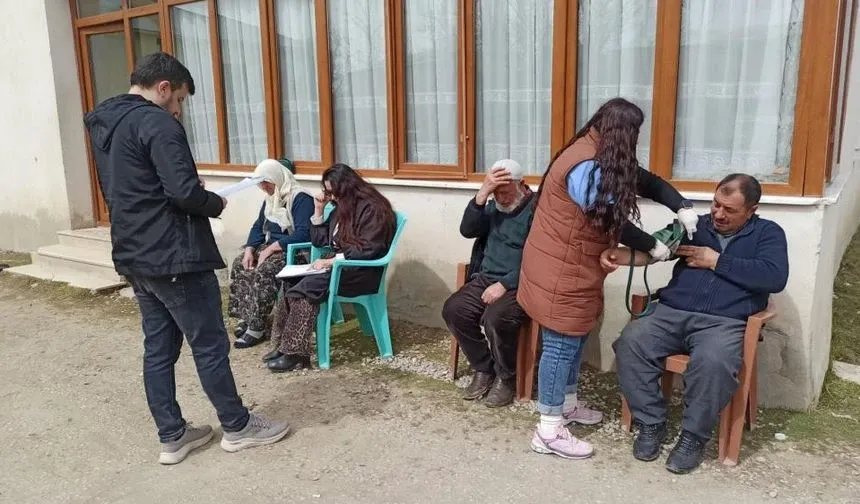 Tuşba ekipleri köy köy gezerek sağlık hizmeti veriyor