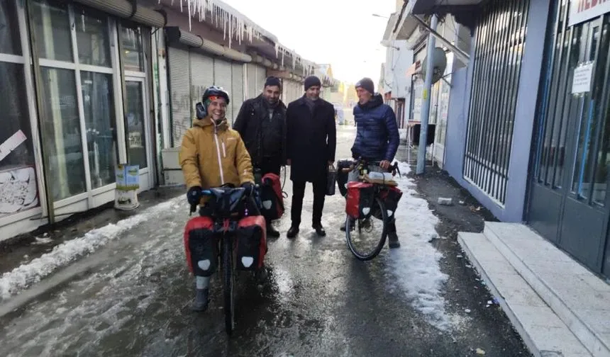Bisikletle dünya turuna çıkan Fransız çift Çaldıran’a ulaştı