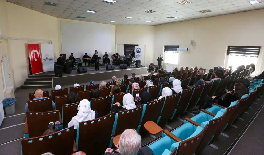 Büyükşehir yaşlılara özel konser düzenledi