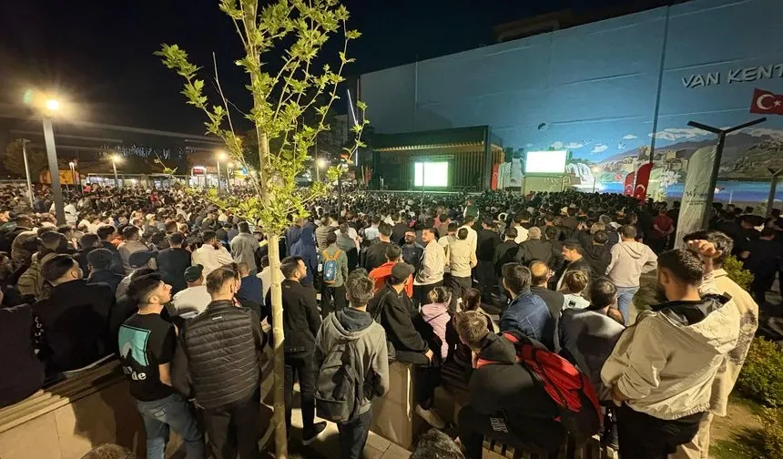 Van Kent Meydanı’nda Final Heyecanı: “Yüreğimiz Sizinle Vanspor!”