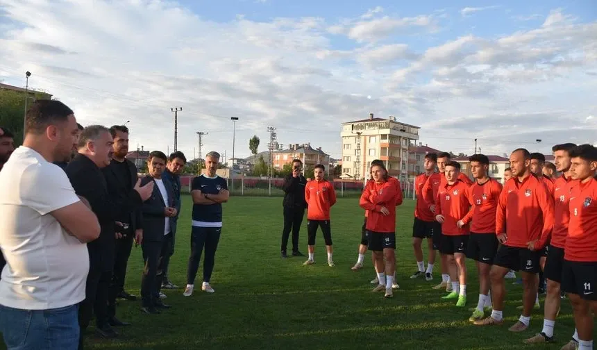 Van İl Emniyet Müdürü Murat Mutlu’dan VanSpor’a Moral Ziyareti
