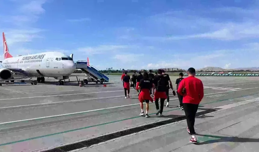 Vanspor kafilesi uçakla Elazığ