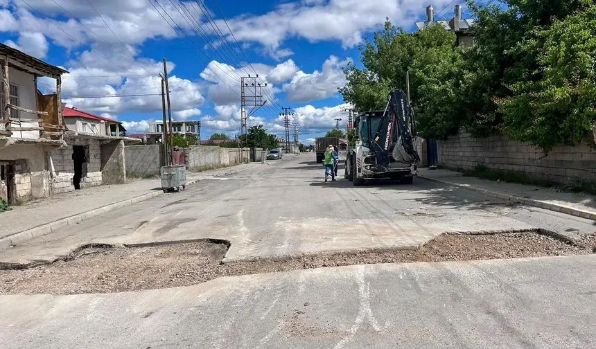 Van Büyükşehir Belediyesi Yol Çalışmalarını Aralıksız Sürdürüyor