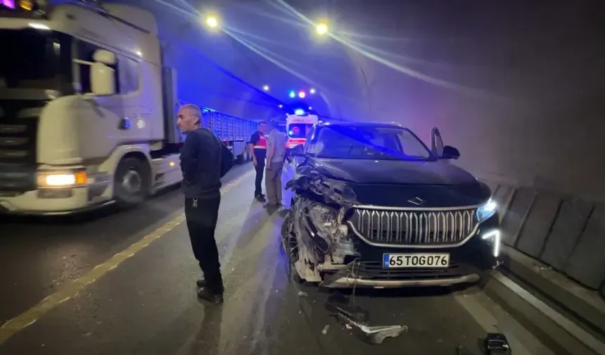 Van-Hakkari Karayolu Güzeldere Tüneli’nde Kaza!