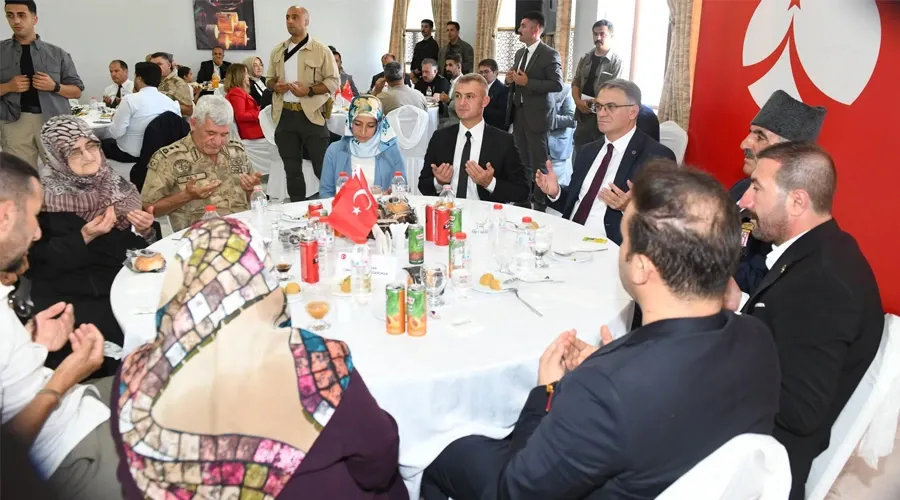 Van Valisi Balcı