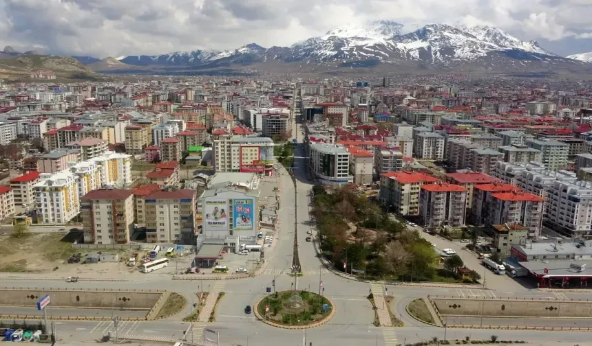 Van’da Kavurucu Sıcaklıklar Devam Ediyor: 30 Dereceyi Görecek