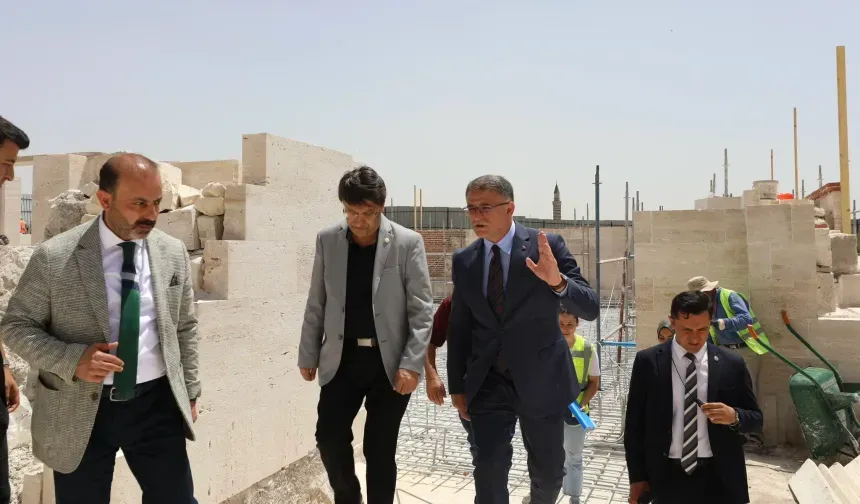 Van Valisi Balcı ve Milletvekili Türkmenoğlu’ndan Ulu Cami Ziyareti