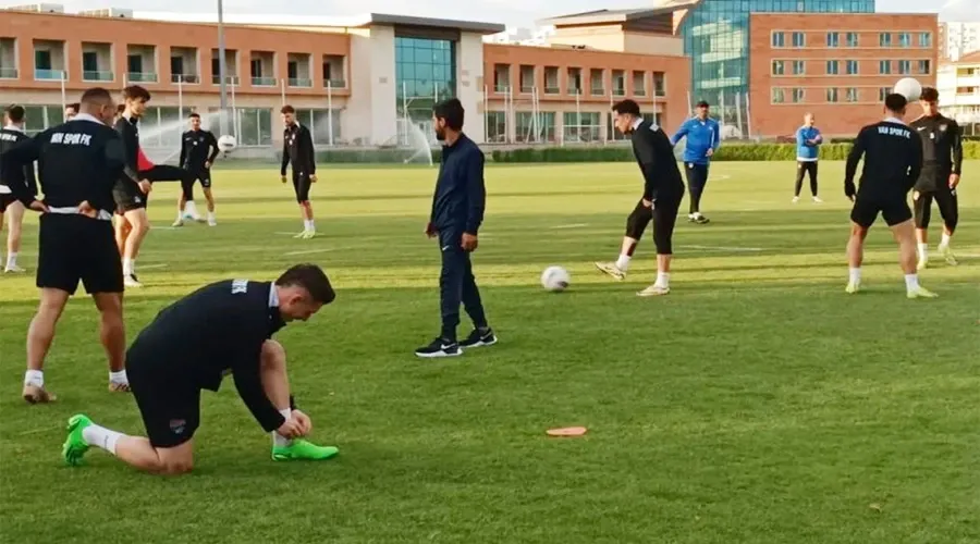  Vanspor FK, Yeni Sezona Hazırlıkta Son Viraja Giriyor: Kayseri Kampı Detayları ve Boluspor Maçı Beklentisi