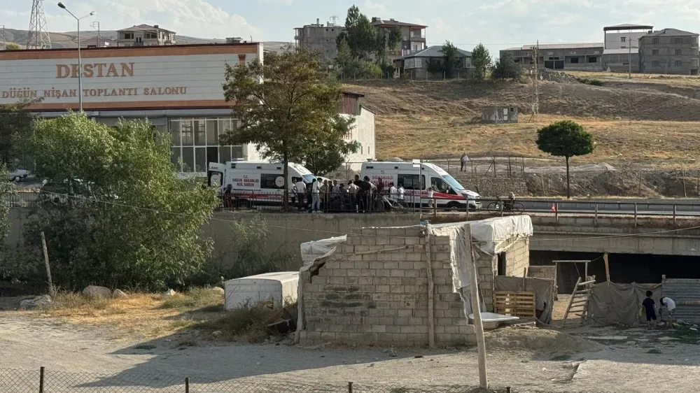 Van’da Feci Kaza: Motosiklet Otomobile Çarptı