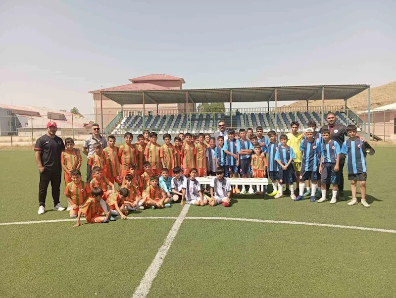 Özalp Gençlik Ve Spor Müdürü Aksoy’dan minik sporculara ziyaret