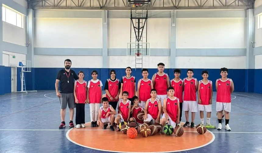 Vanlı Minikler Basketbol ile Yaz Tatillerini Değerlendiriyor