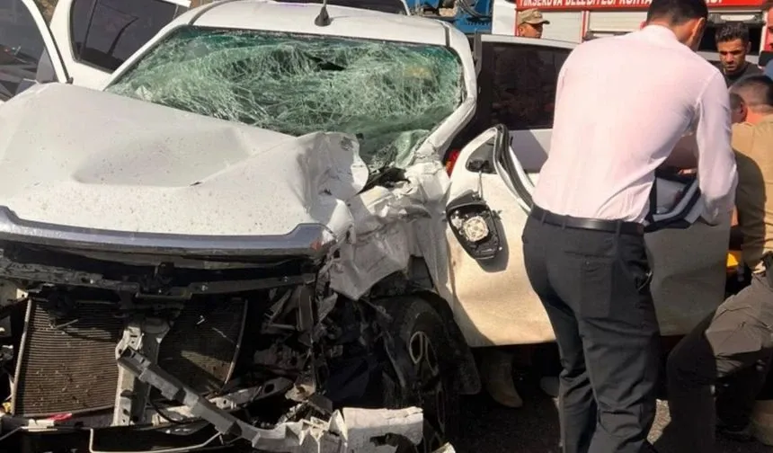 Van-Yüksekova kara yolunda trafik kazası: 3 yaralı