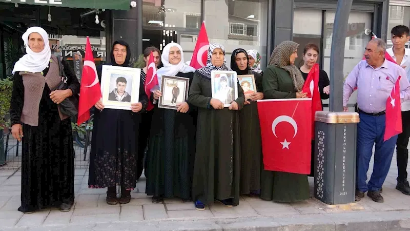 Vanlı ailelerin DEM Parti Önündeki Eylemi 107’nci Haftasına Girdi