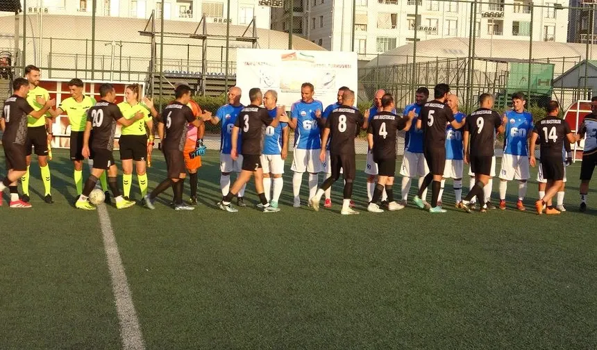 Van Masterler Futbol Turnuvası’nda Dostluk ve Kardeşlik Öne Çıktı