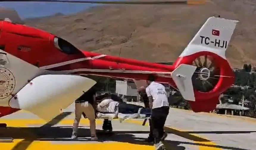 Bahçesaray’da Kol Kırığı Olan Hasta Helikopter Ambulans ile Van’a Sevk Edildi