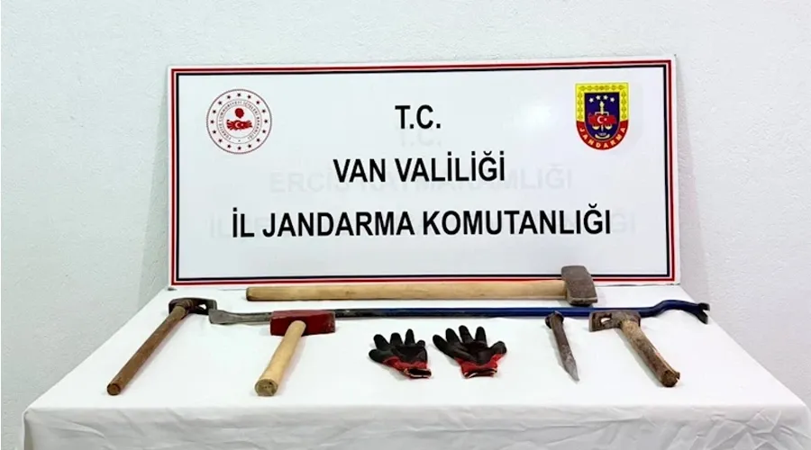 Van’da kaçak kazı yapan 3 kişi yakalandı