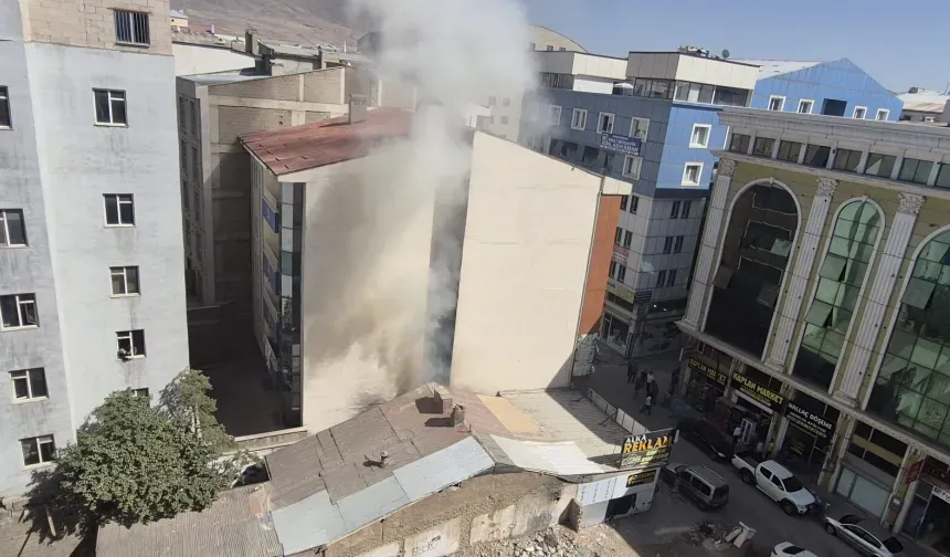 Van’da iş yerinde yangın!