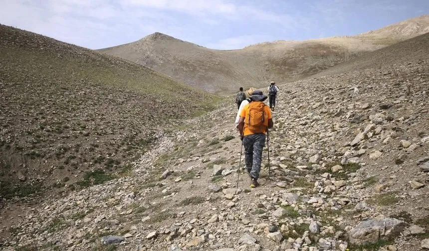 Kültür, Doğa ve Tarih İçin Adımlar Atılıyor: Van’da Kervan Yolu Yürüyüşü