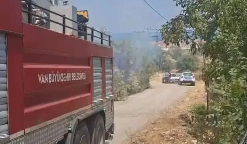 Van Gevaş’ta Yangın: İtfaiye Son Anda Müdahale Etti