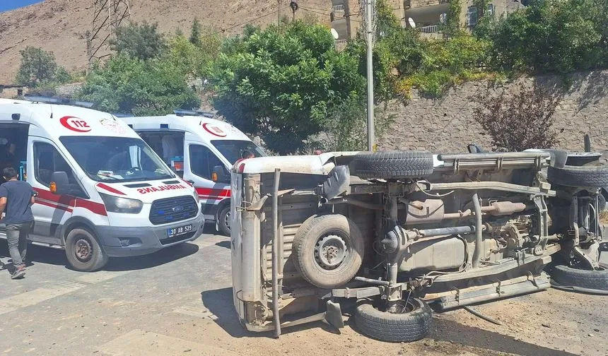 Hakkari-Van Yolunda Kamyonet Kazası: 1 Yaralı