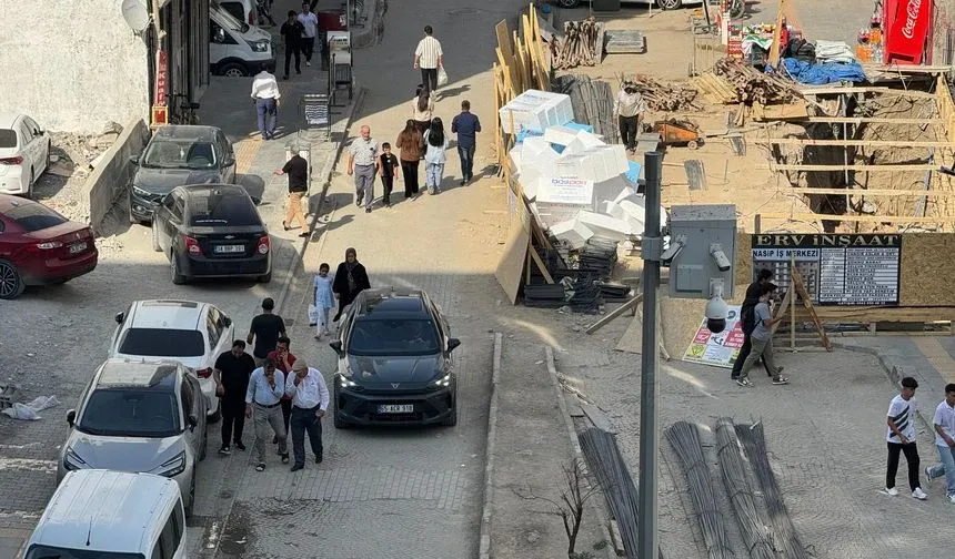 Van’da İnşaat Çilesi: Kaldırımlar Kapalı, Trafik Tıkalı