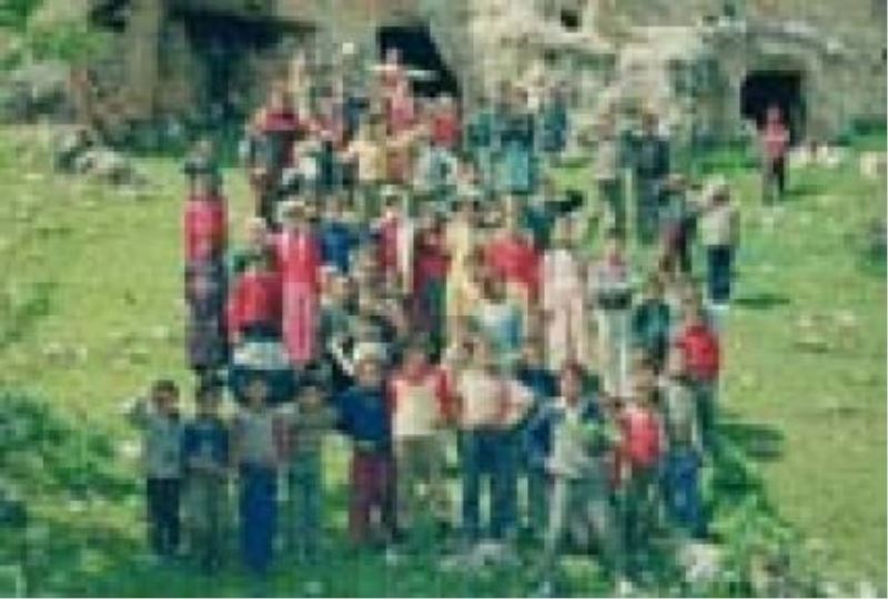 18 yıl önce yakılmış köyünde bir saat 