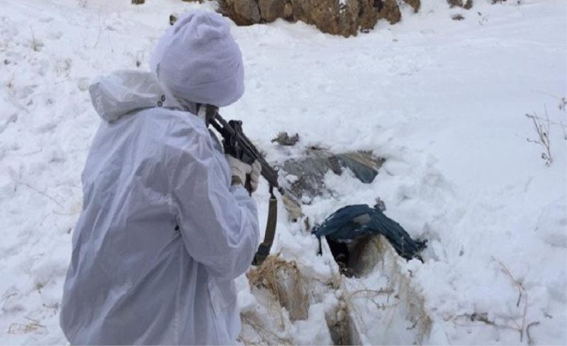 Başkale'de PKK'ya ait sığınak imha edildi